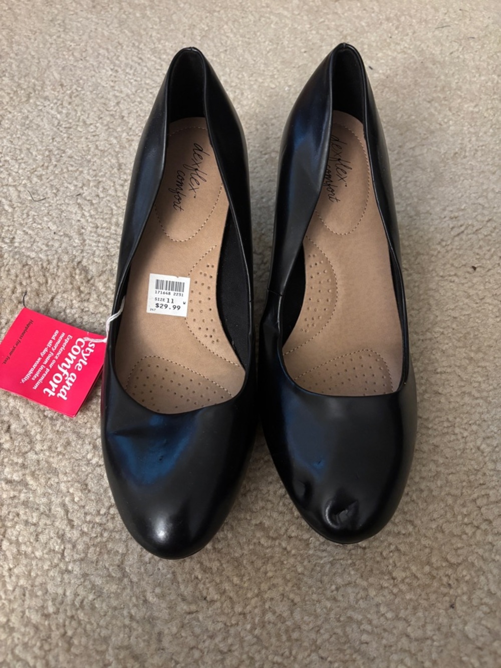 dexflex comfort Black Classic Round-Toe Pumps